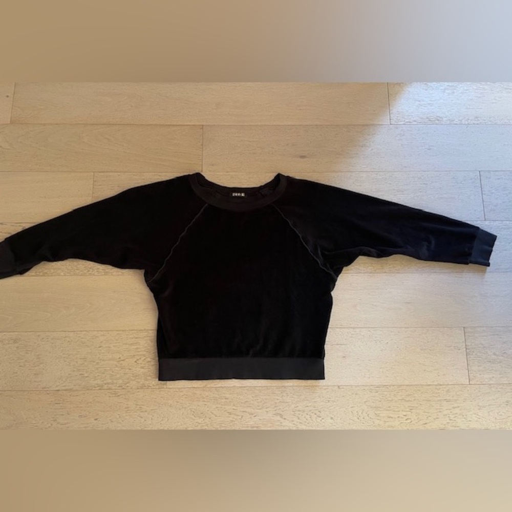 Suzi Kondi Black Velour Raglan Sweatshirt Top